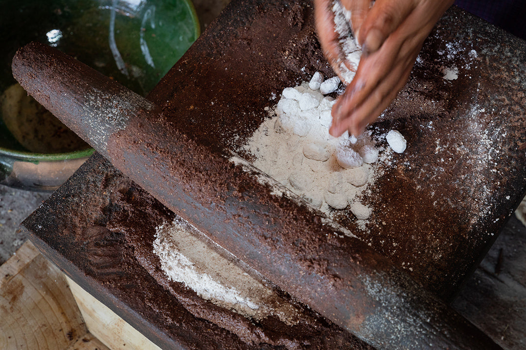 La elaboración de Chocolate atole con cacao blanco